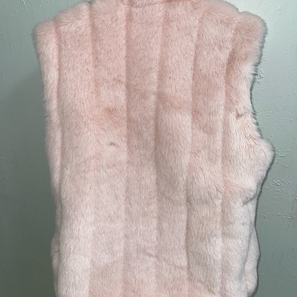 Pink zip up vest. - Picture 5 of 9